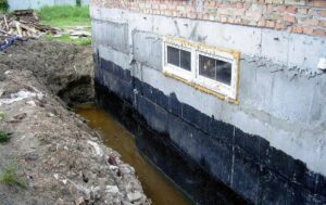 гидроизоляция подвалов, фундамент полностью покрытый водой, дом на грунтовых водах